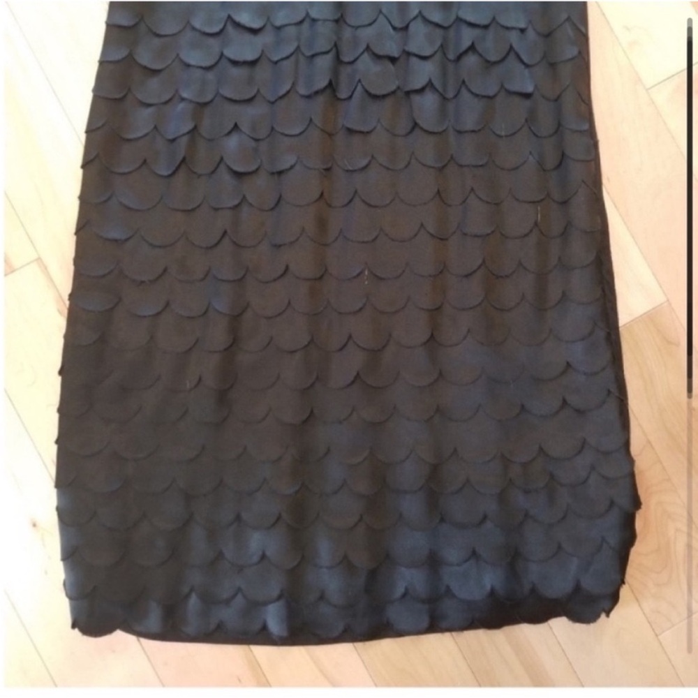 Magaschoni black scalloped ruffle dress short sleeved size medium - Picture 3 of 8